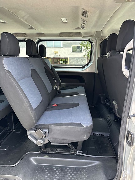 Opel Vivaro 8 of 11