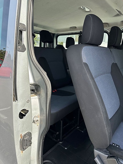 Opel Vivaro 9 of 11