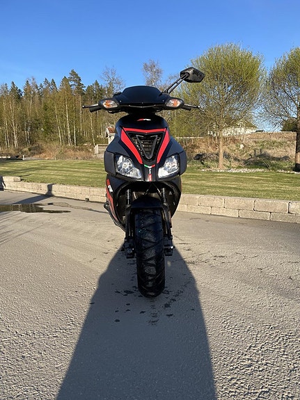 Aprilia SR 50 4 of 9