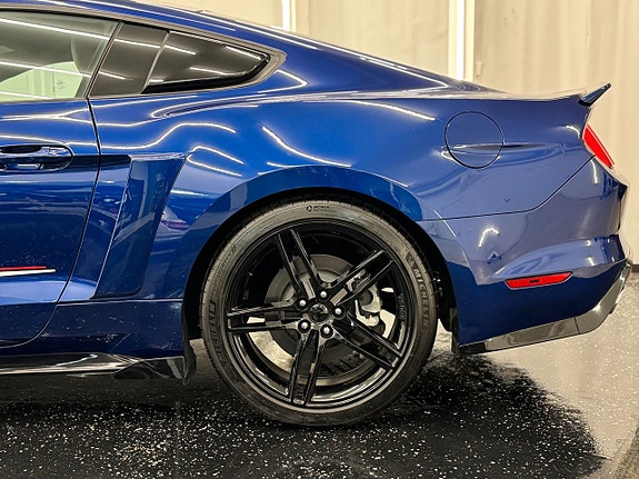 Ford Mustang 8 of 26