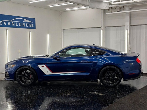 Ford Mustang 4 of 5