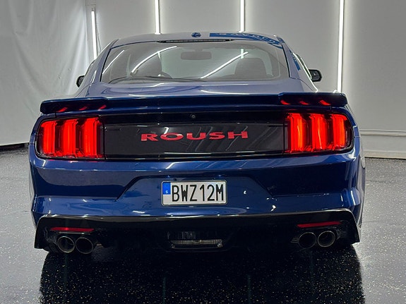 Ford Mustang 6 of 26