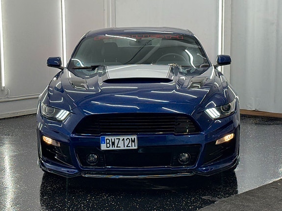 Ford Mustang 2 of 5
