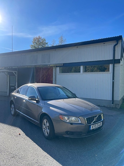 Volvo S80 3 of 5