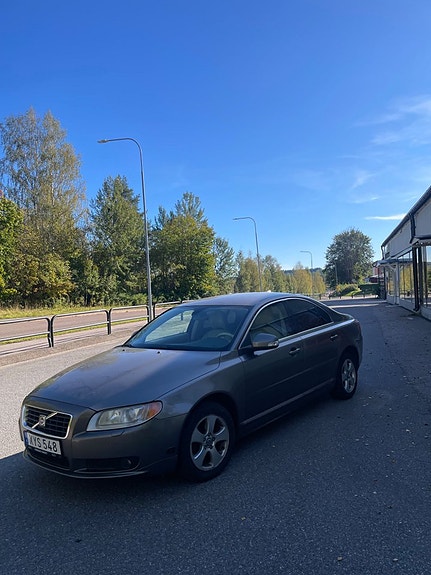 Volvo S80 2 of 5