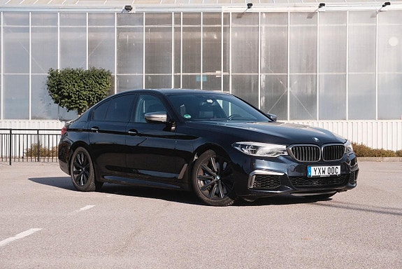BMW M550i 2 of 5