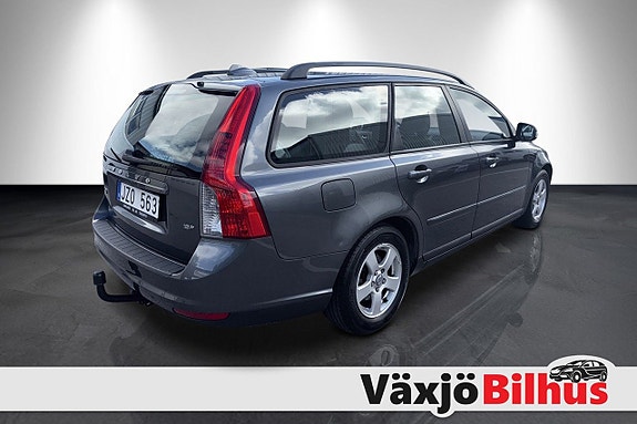 Volvo V50 3 of 5