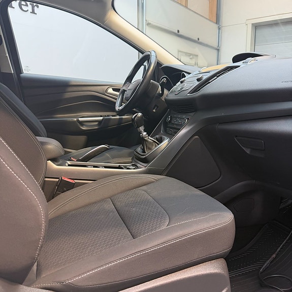 Ford Kuga 12 of 12