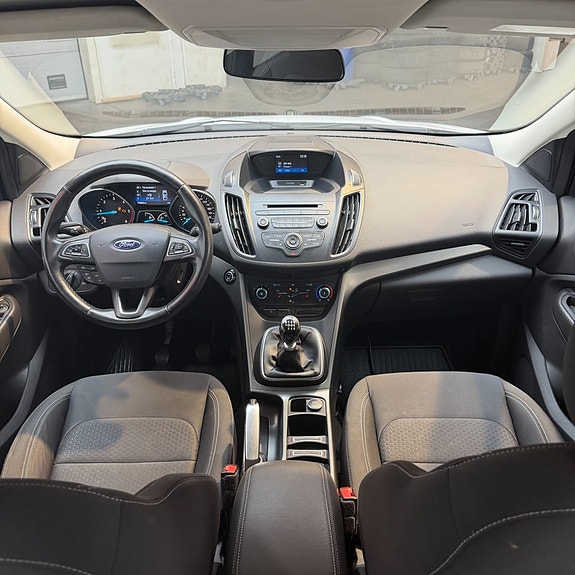 Ford Kuga 10 of 12