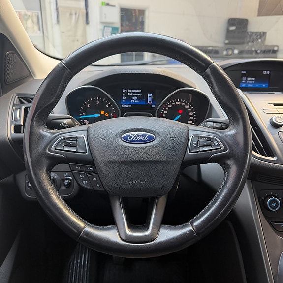 Ford Kuga 11 of 12