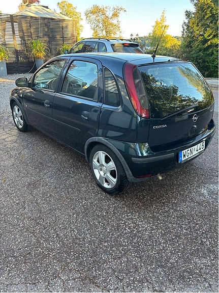 Opel Corsa 2 of 2
