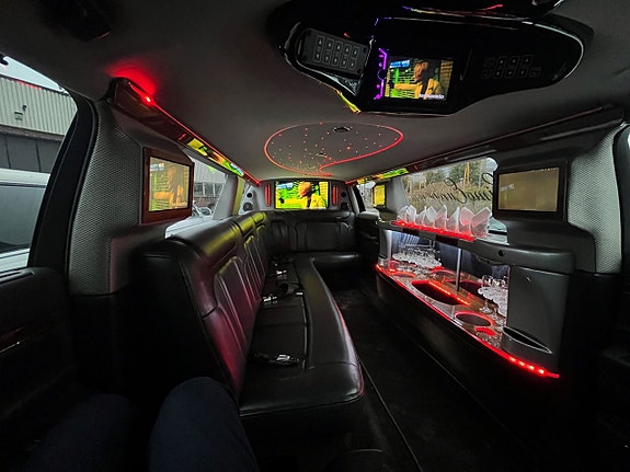 Lincoln MKT 4 of 11
