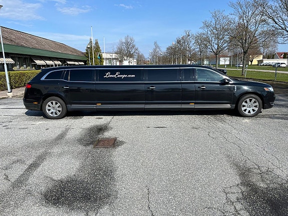 Lincoln MKT 9 of 11