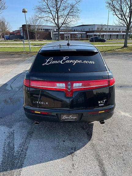 Lincoln MKT 11 of 11