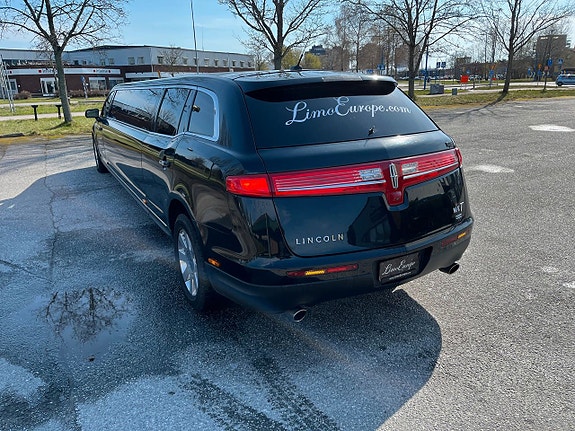 Lincoln MKT 7 of 11