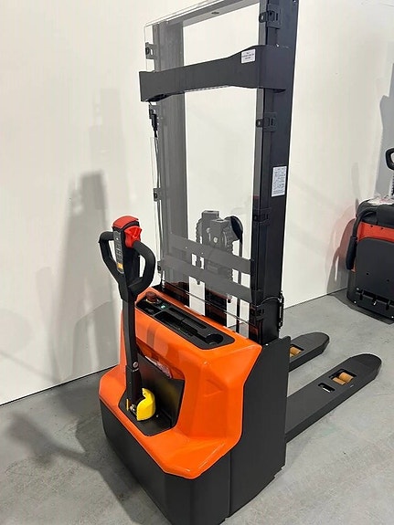 Swedmach SWB130D FFL 2,9m stödbenslyft