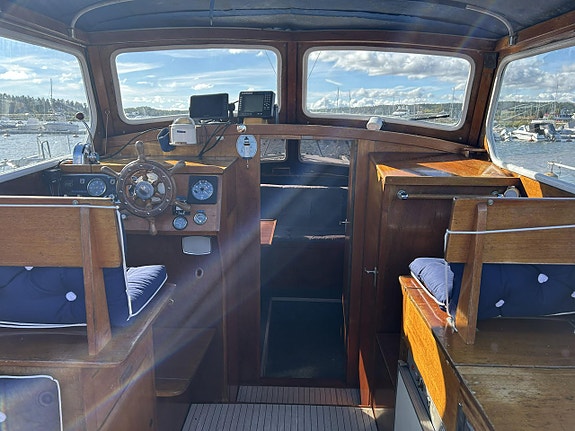 Oxelö 26 1970 Volvo Penta 2 of 5