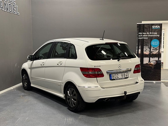Mercedes-Benz B180 4 of 5