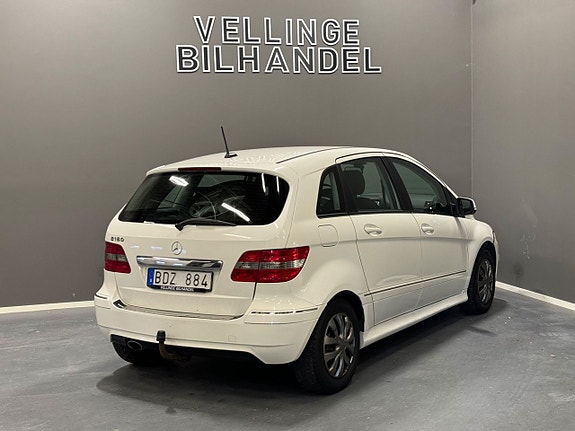 Mercedes-Benz B180 3 of 5