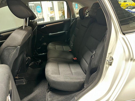 Mercedes-Benz B180 5 of 5