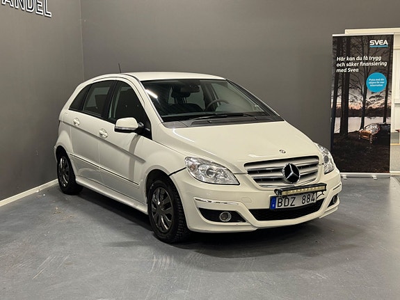 Mercedes-Benz B180 2 of 5