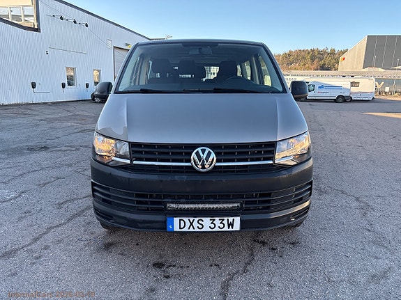 Volkswagen Caravelle 2 of 5