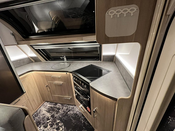 KABE ROYAL 630 TDL FK KS med AC / Mover / Frontkök / Förtält 2 of 11