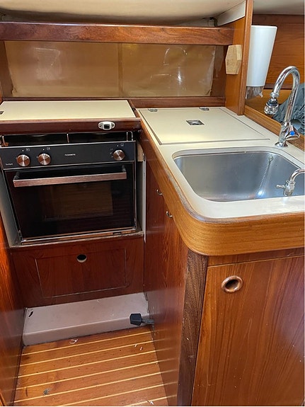Beneteau first 29 ’85 7 of 11