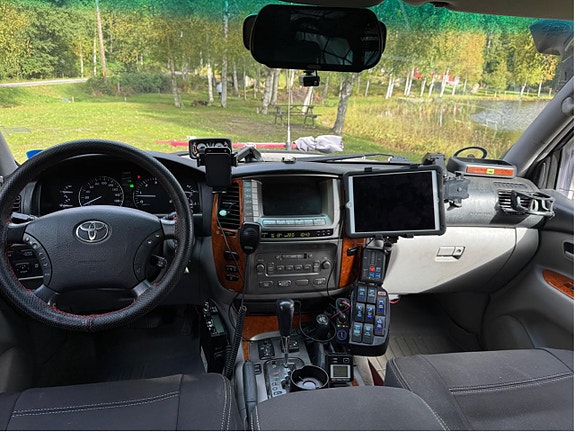 Toyota Land Cruiser 9 of 15