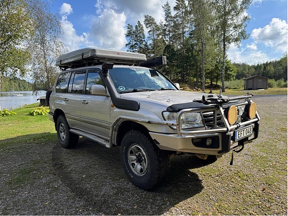 Toyota Land Cruiser 2 of 15