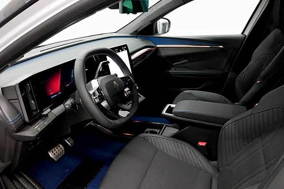 Renault Scenic E-Tech 10 of 18