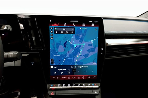 Renault Scenic E-Tech 11 of 18