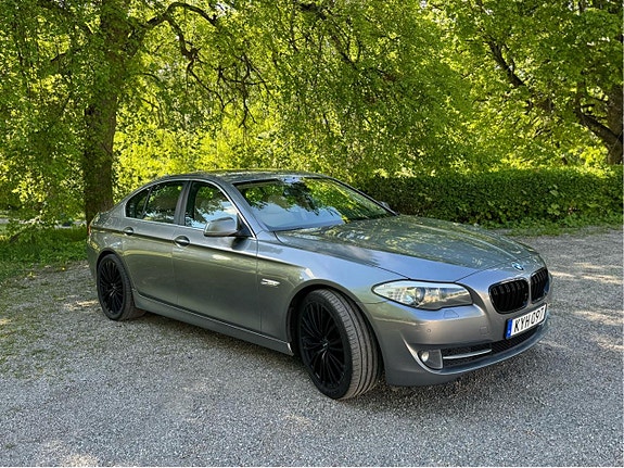 BMW 525 2 of 5