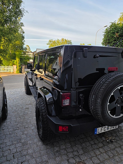 Jeep Wrangler 3 of 4