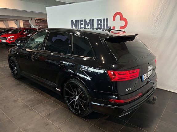 Audi Q7 6 of 21