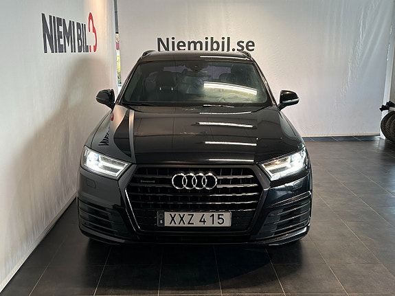 Audi Q7 2 of 21