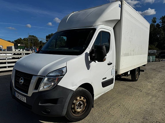 NISSAN NV 400