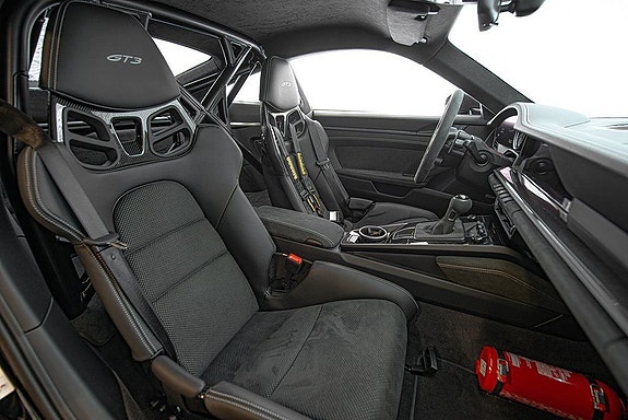 Porsche 911 16 of 30
