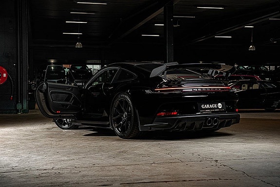 Porsche 911 8 of 30