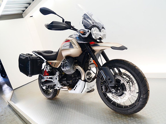 Moto Guzzi V85 TRAVEL E5+ 2 of 3