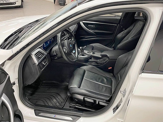 BMW 320d 4 of 7