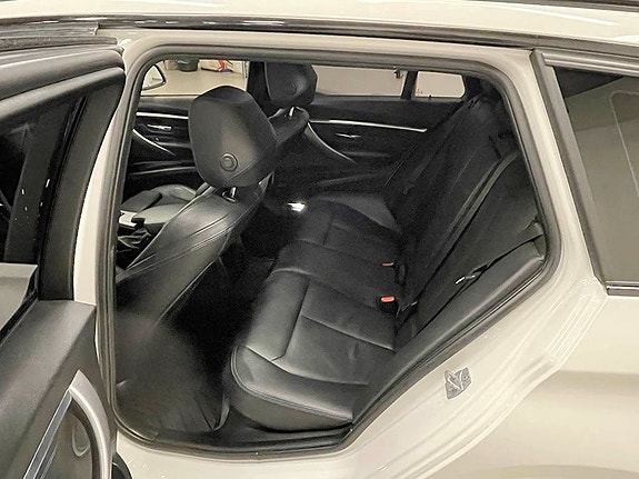 BMW 320d 5 of 7