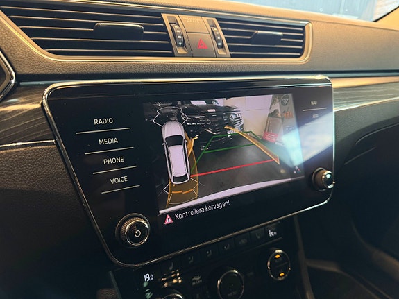 Skoda Superb 12 of 27