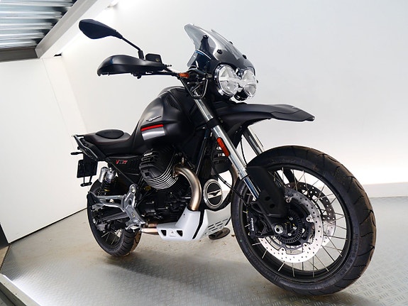 Moto Guzzi V85 TT Nero Etna 2 of 3