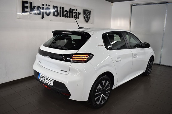 Peugeot 208 8 of 15