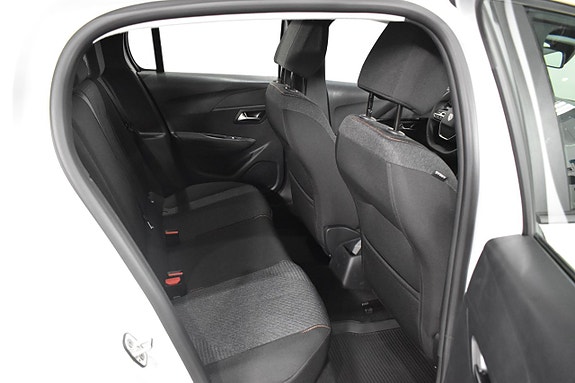 Peugeot 208 12 of 15