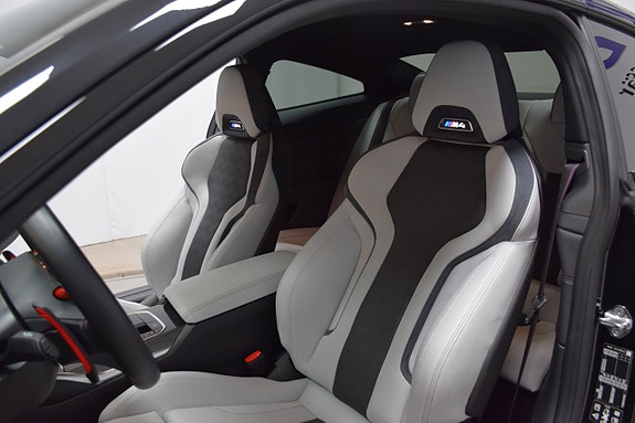 BMW M4 2 of 5
