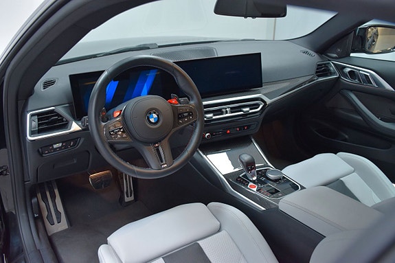 BMW M4 3 of 5