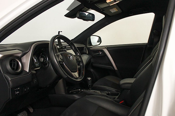 Toyota RAV4 18 of 24