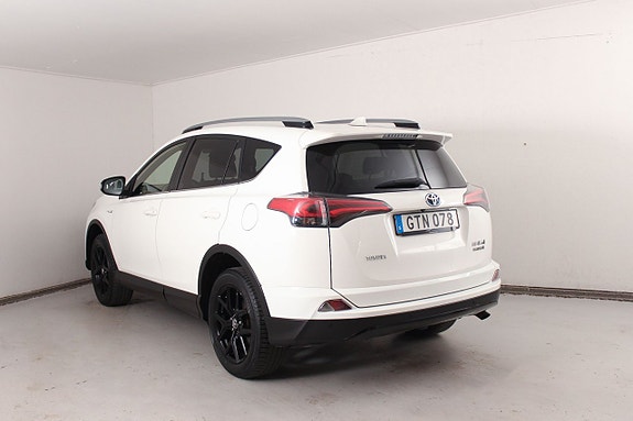 Toyota RAV4 9 of 24